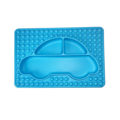 Hình dạng ô tô Tấm hút silicone dành cho trẻ em Tấm ăn tối chia nhỏ không chứa BPA